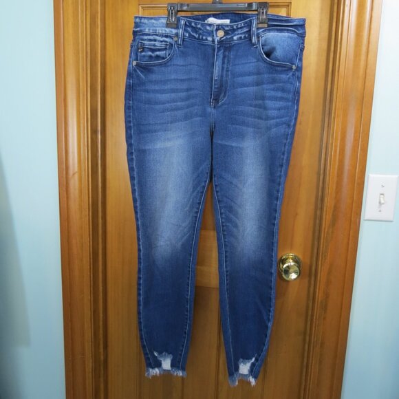Kancan Jeans Medium Wash Whiskers Raw Hem Ankle Length 39840 Size 14 - Picture 1 of 9